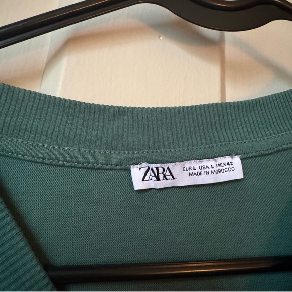 Zara Graphic T-Shirt - Picture 4 of 6